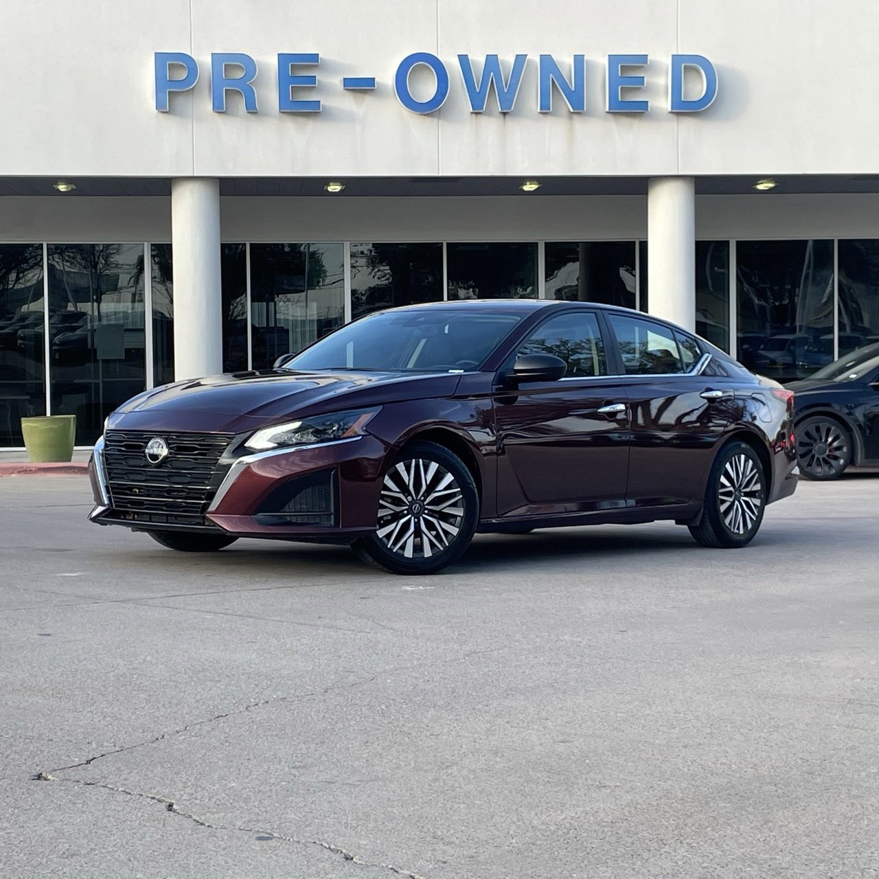 Used 2024 Nissan Altima 2.5 SV image 2