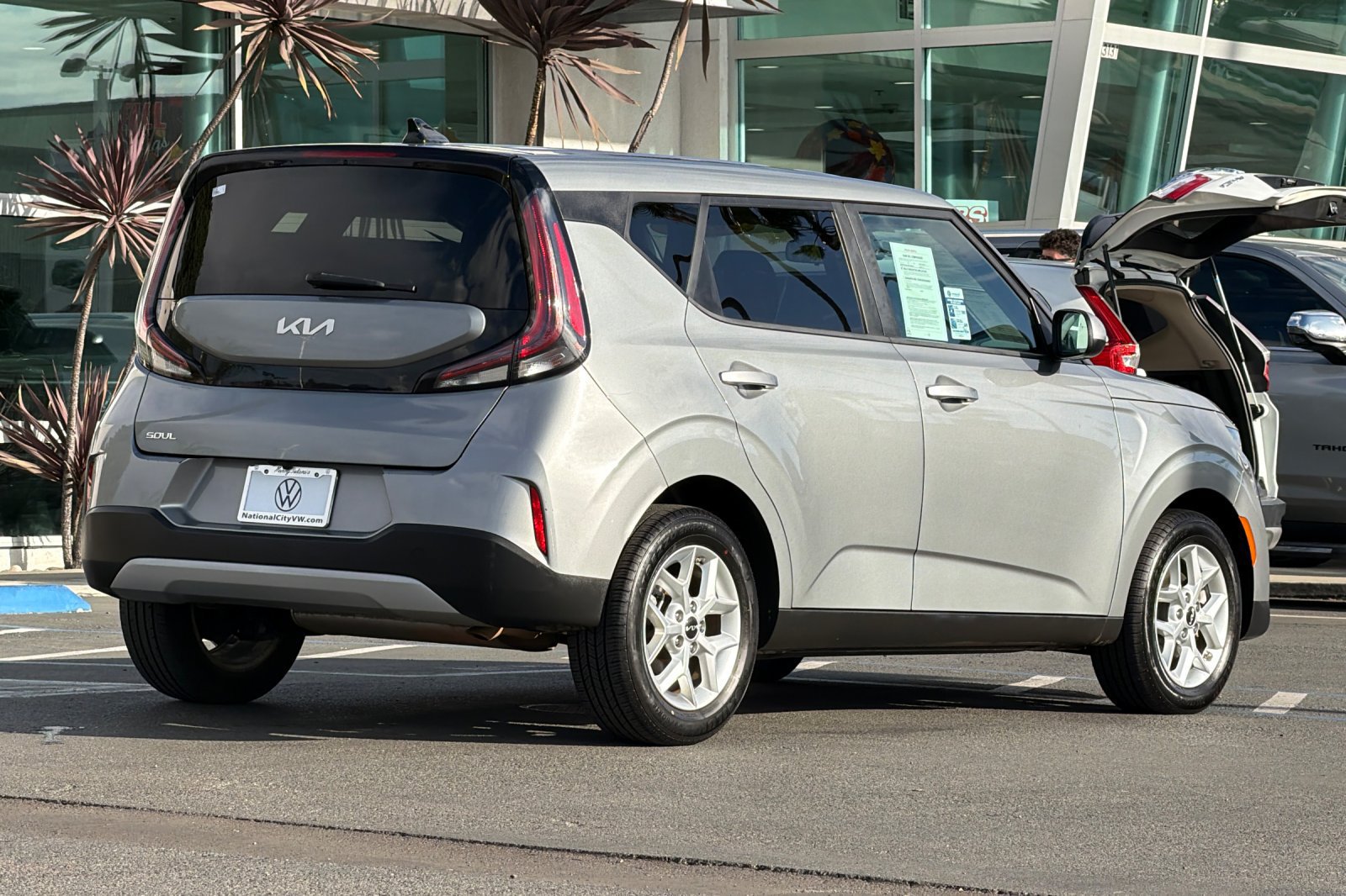 Used 2024 Kia Soul LX w/ LX Technology Package FWD image 4