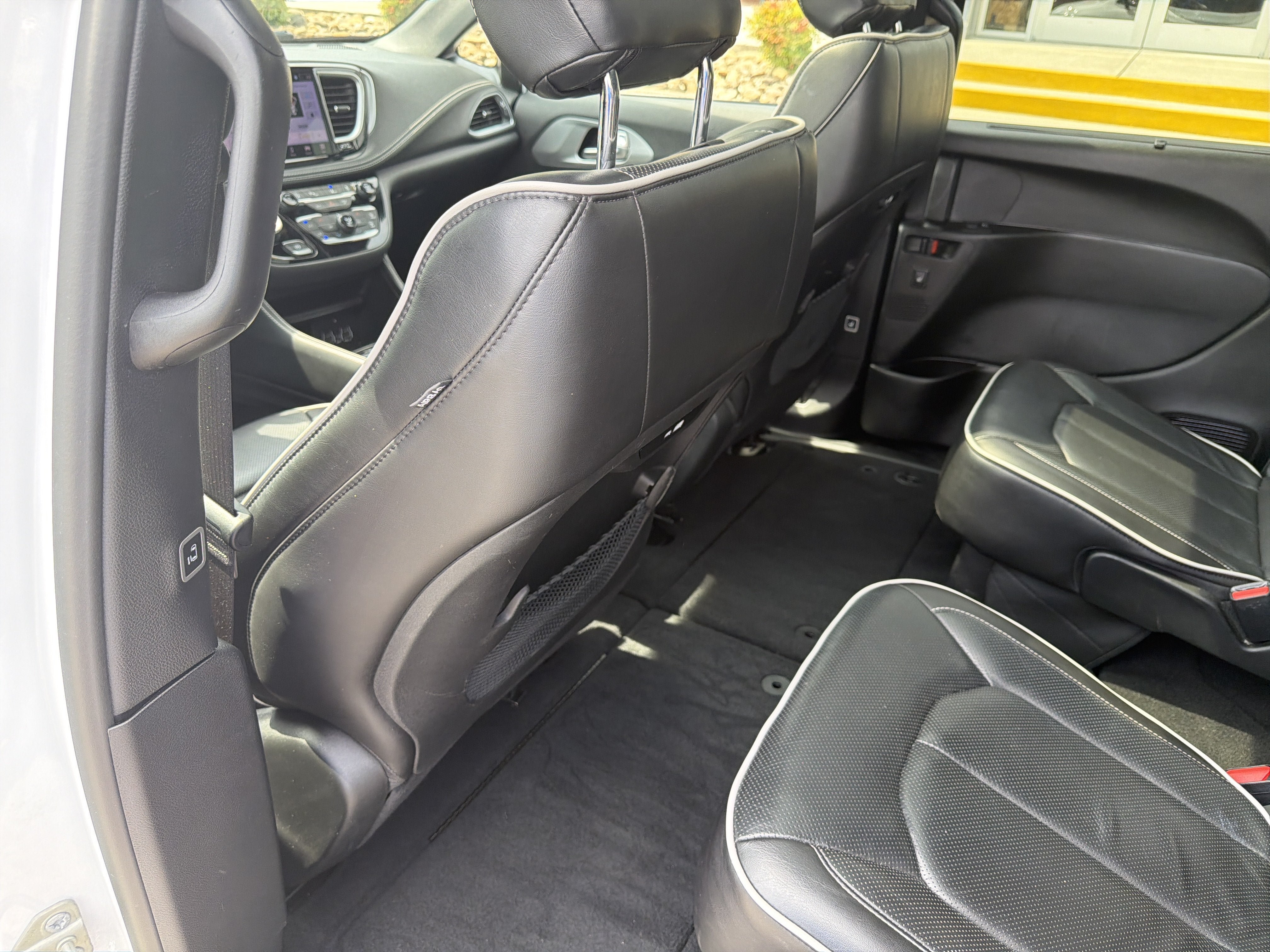 Used 2025 Chrysler Pacifica Limited FWD image 21