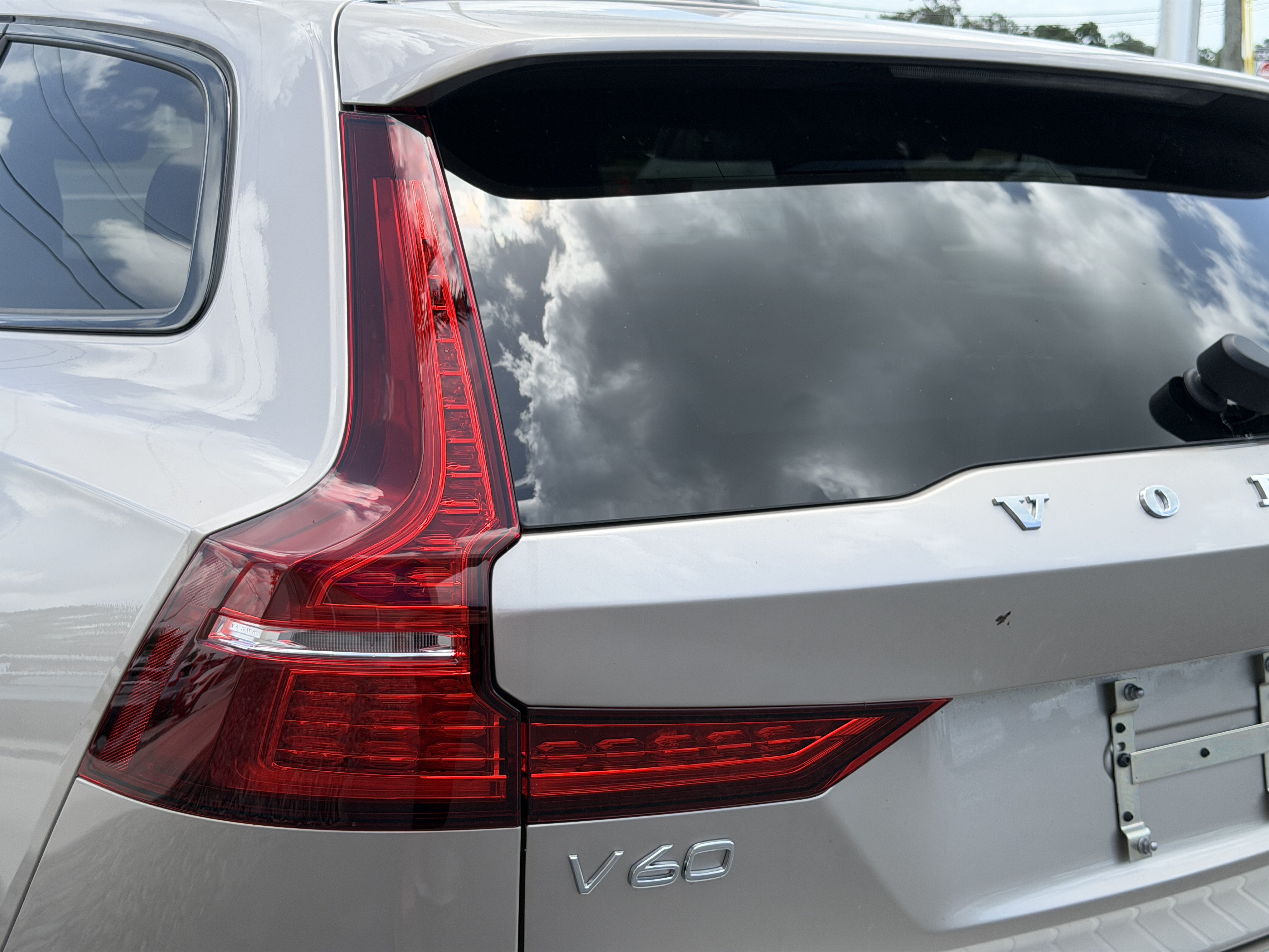 New 2026 Volvo V60 B5 Cross Country Plus w/ Protection Package Premier AWD/4WD image 8