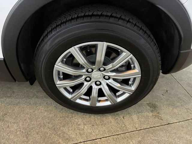 Used 2023 Cadillac XT4 Premium Luxury w/ Technology Package AWD/4WD image 9