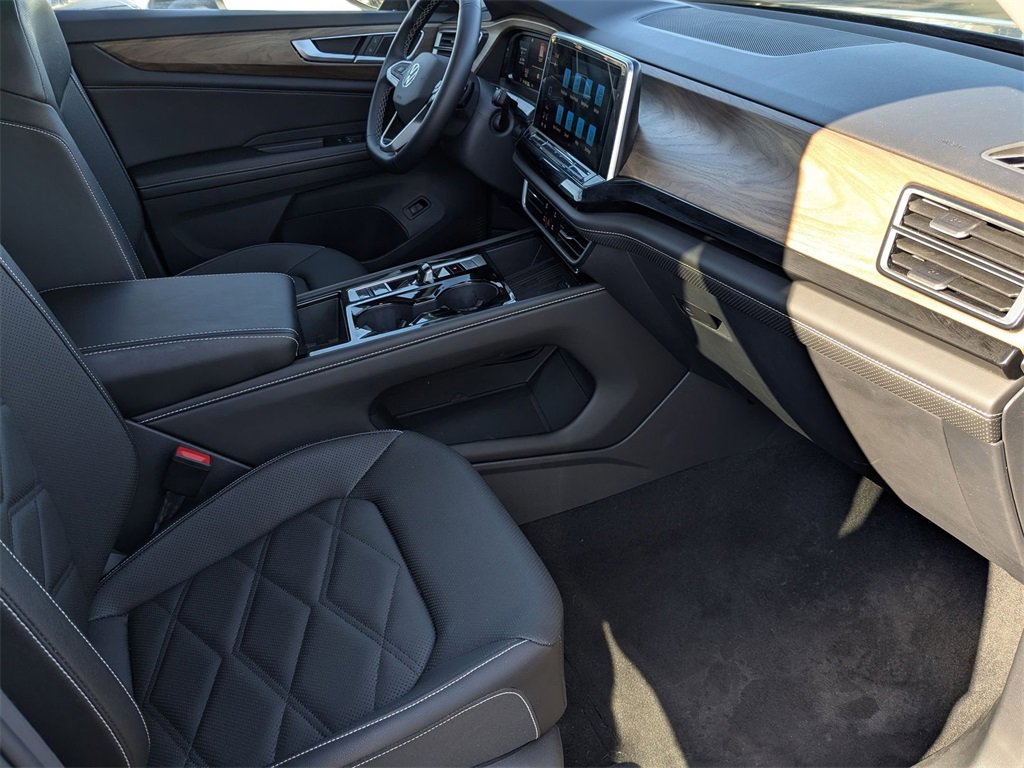 Used 2025 Volkswagen Atlas SE image 38