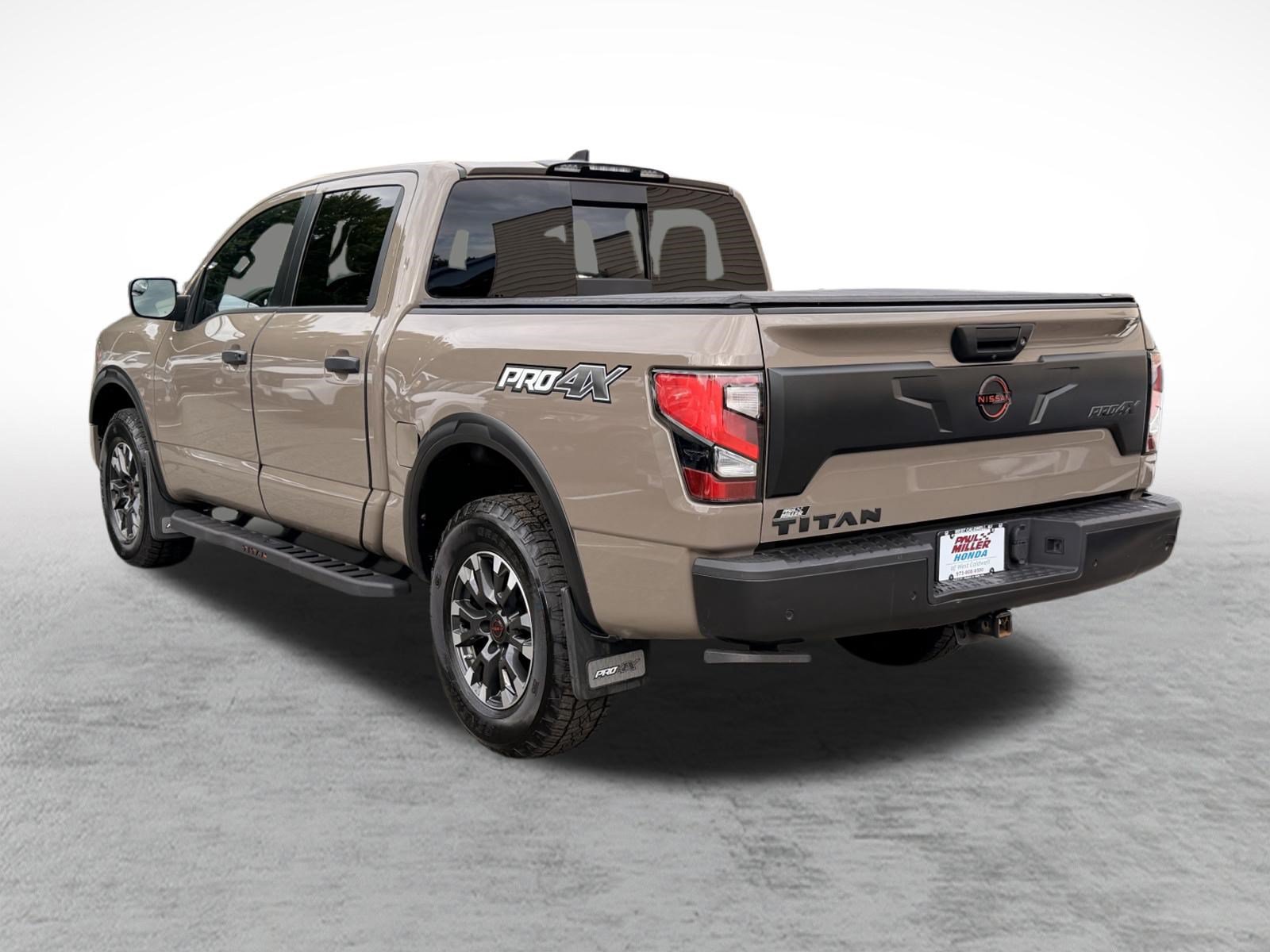 Used 2023 Nissan Titan PRO-4X w/ Pro-4x Convenience Package AWD/4WD image 5