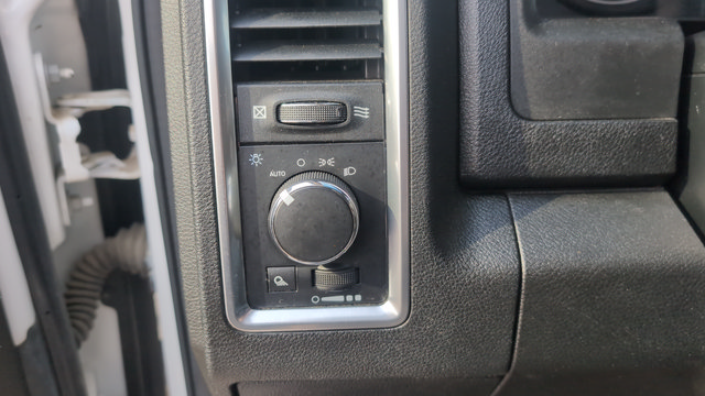 Used 2021 RAM 1500 Classic SLT AWD/4WD image 11