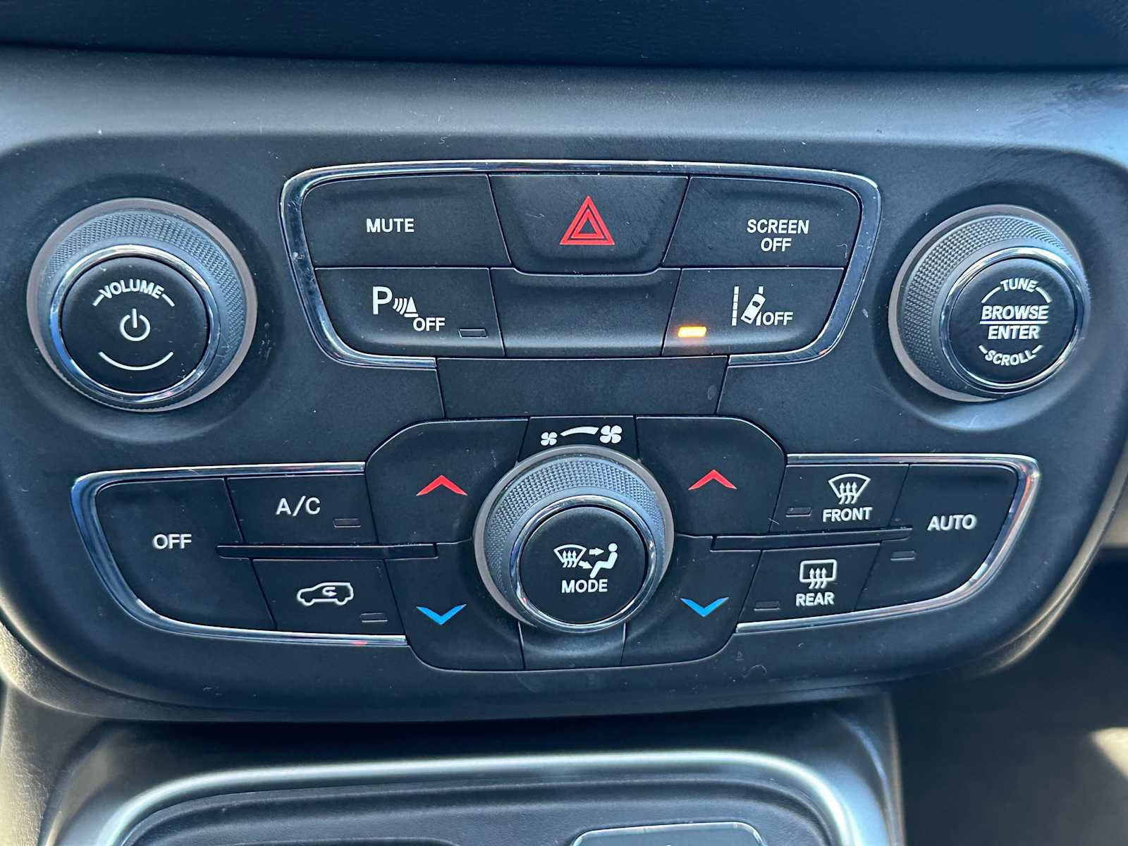 Used 2020 Jeep Compass Latitude AWD/4WD image 28