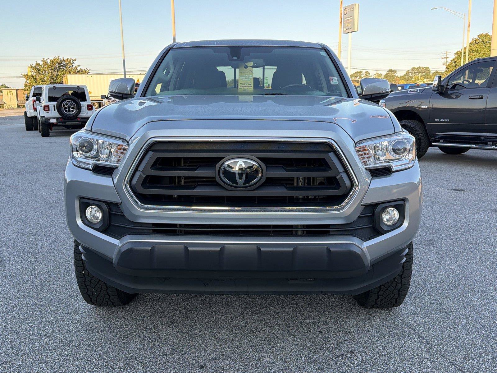 Used 2022 Toyota Tacoma SR5 w/ Technology Package RWD image 3