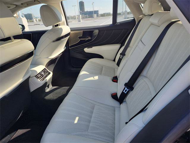 Certified 2022 Lexus LS 500 w/ Interior Upgrade Package image 23