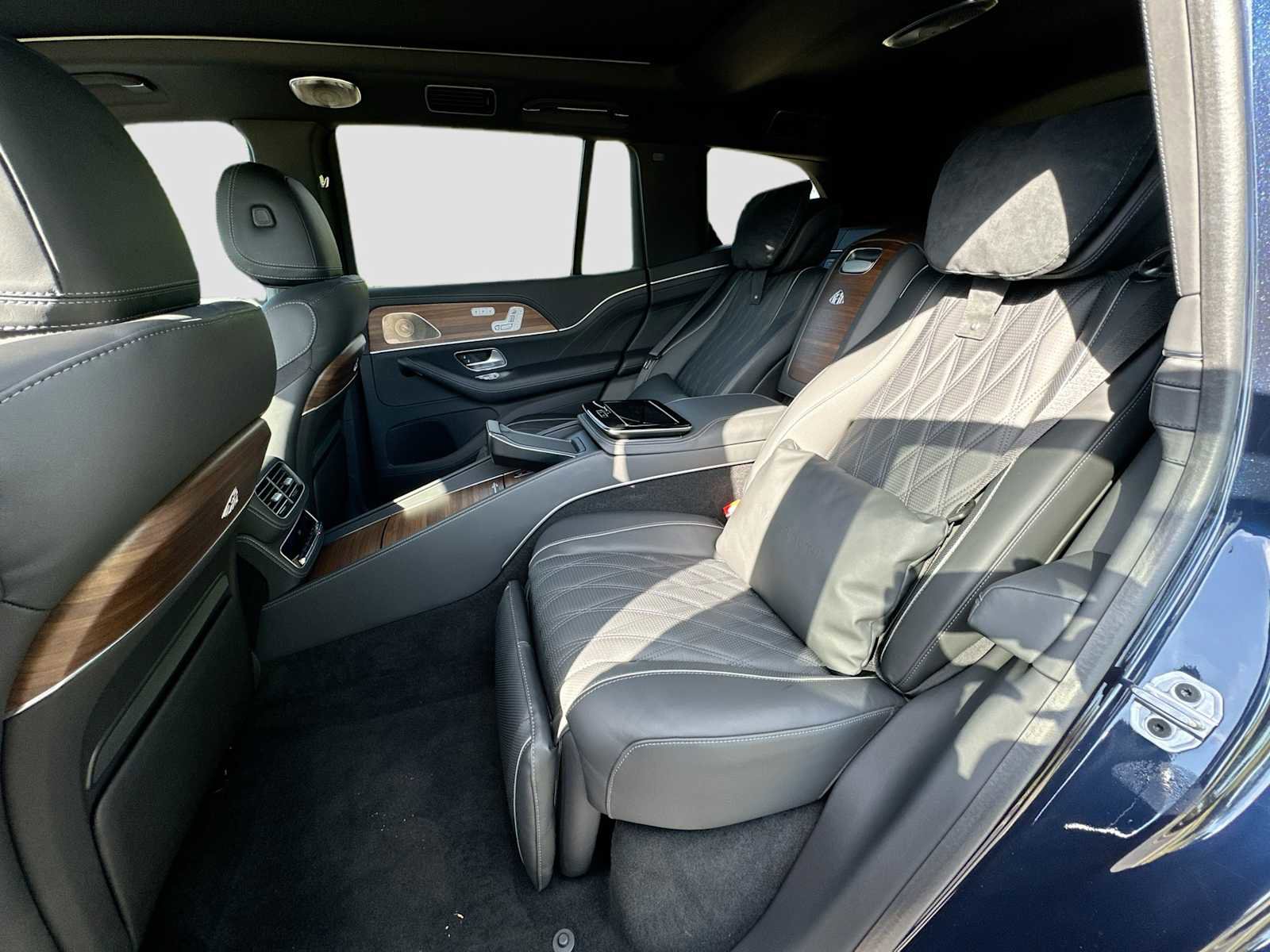 Used 2024 Mercedes-Benz Maybach GLS 600 4MATIC image 26