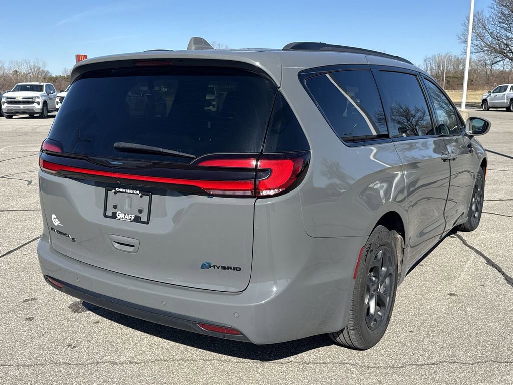Used 2021 Chrysler Pacifica Touring w/ Uconnect Theater Family Group image 8
