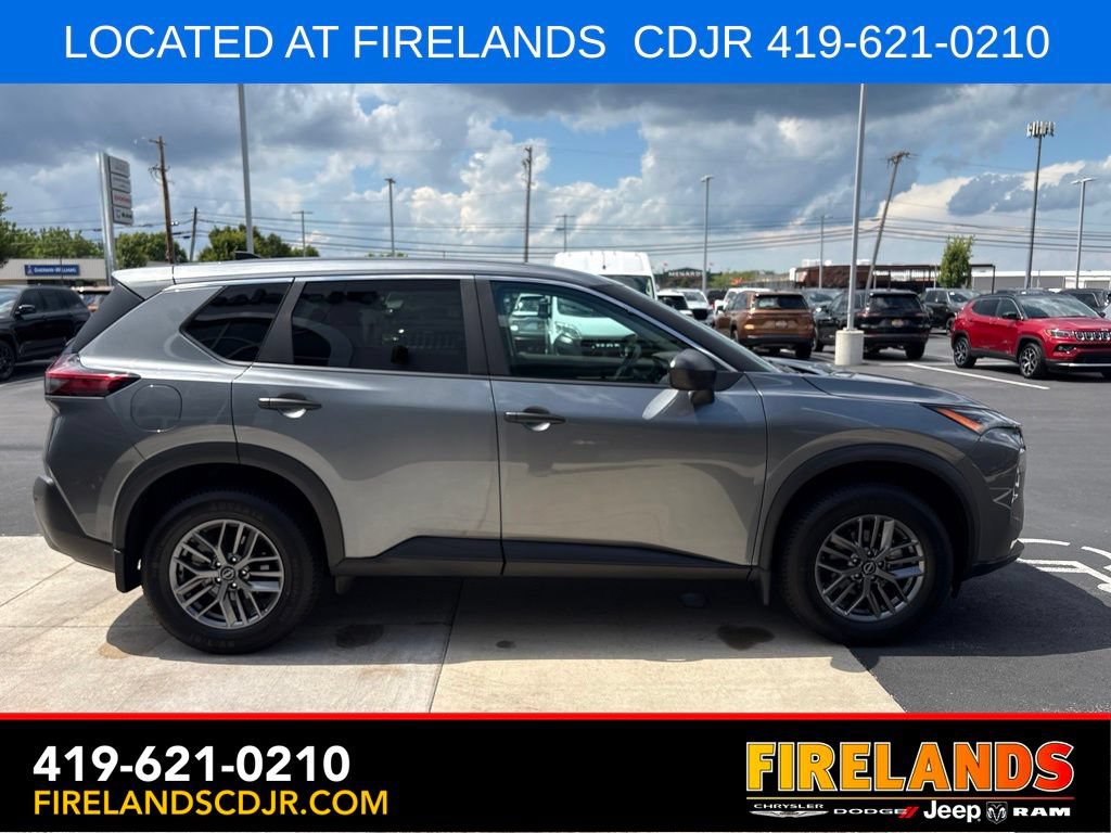 Used 2023 Nissan Rogue S AWD/4WD image 6