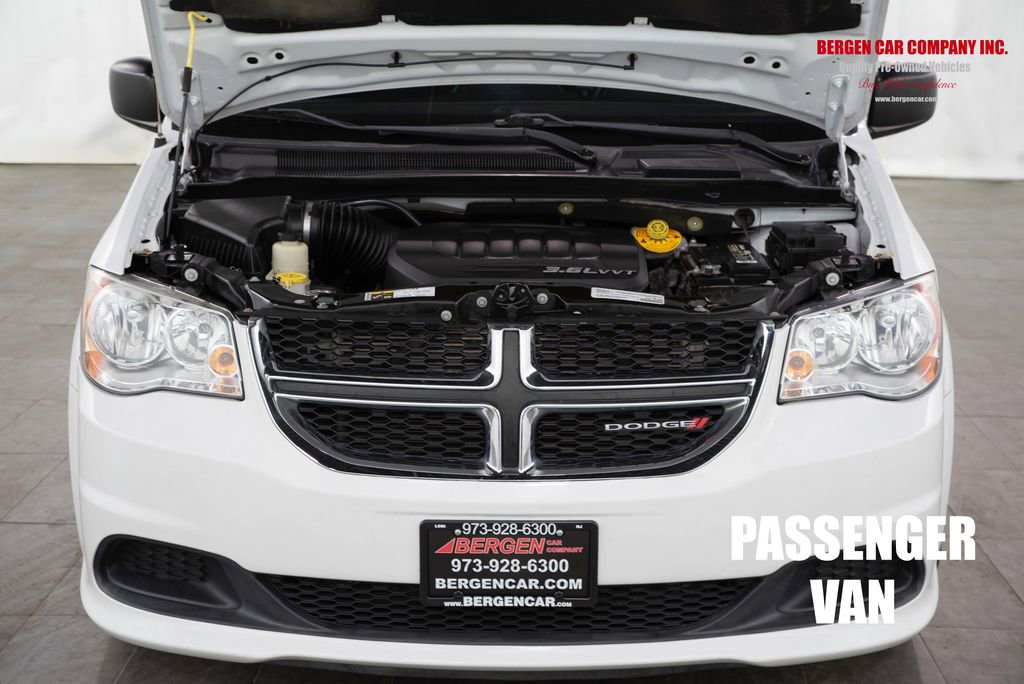 Used 2018 Dodge Grand Caravan SE w/ UConnect Hands-Free Group FWD image 3