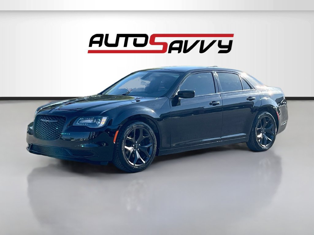 Used 2020 Chrysler 300 Touring w/ Sport Appearance Package RWD image 3