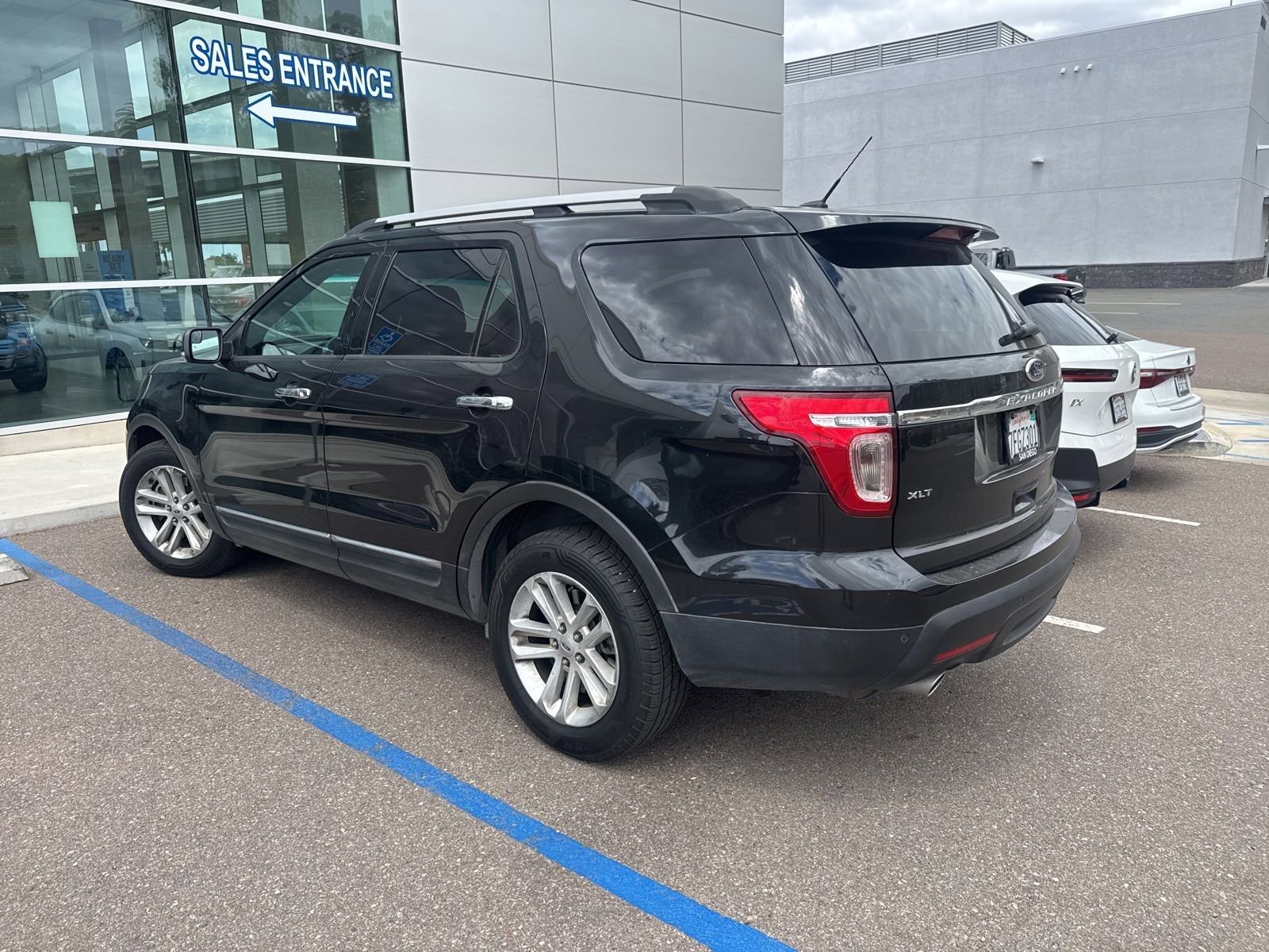Used 2014 Ford Explorer XLT w/ Equipment Group 202A FWD image 3