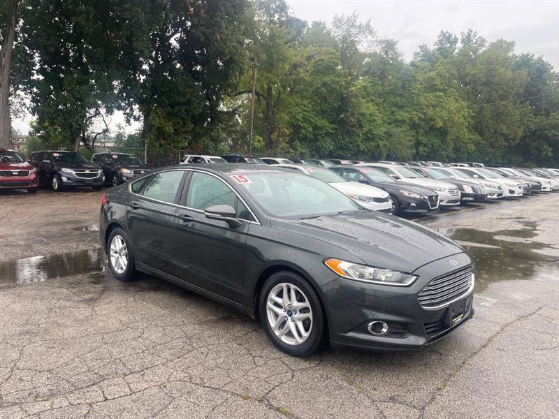 Used 2015 Ford Fusion SE w/ Equipment Group 202A FWD image 3