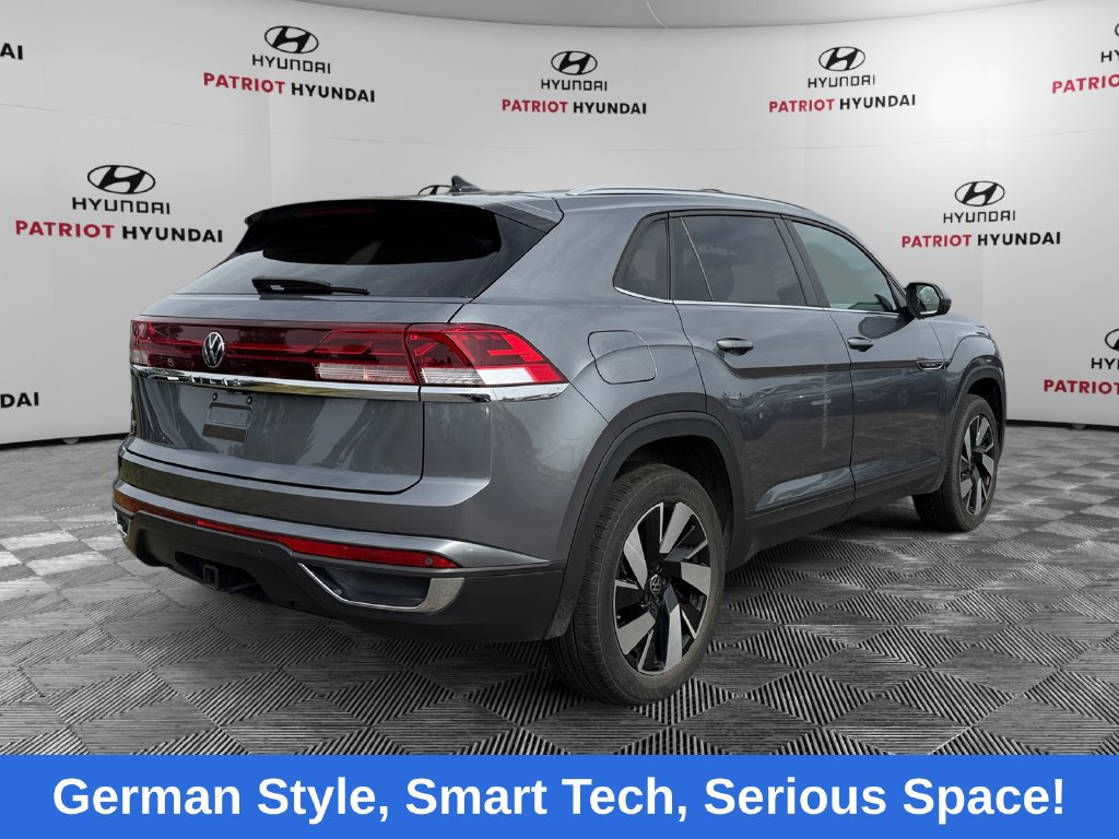 Used 2024 Volkswagen Atlas Cross Sport SE FWD image 3