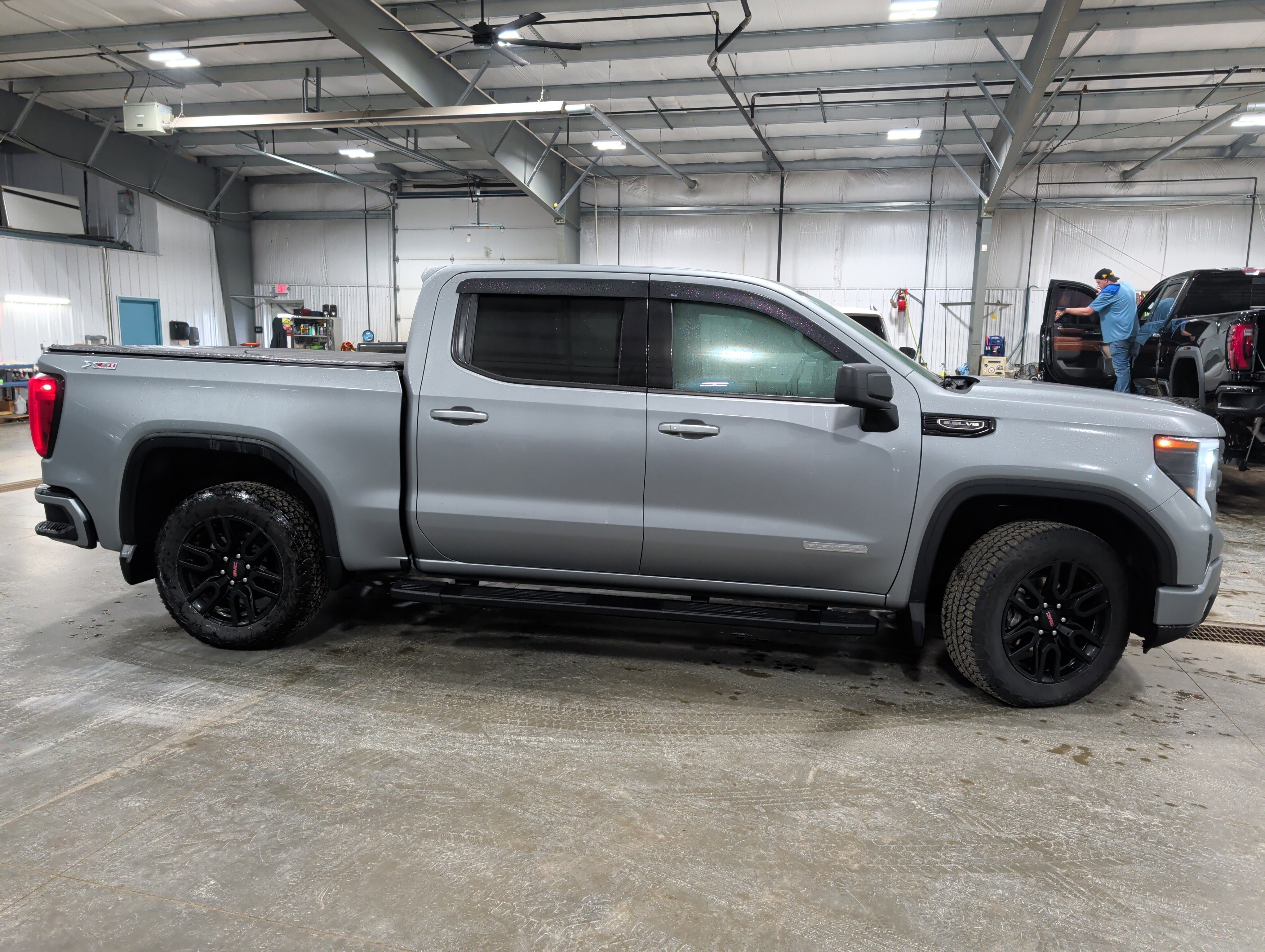 Used 2024 GMC Sierra 1500 Elevation image 2