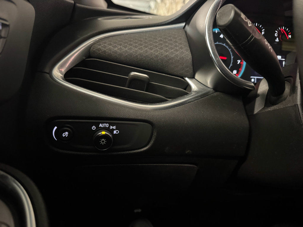 Used 2021 Chevrolet Malibu LT FWD image 16