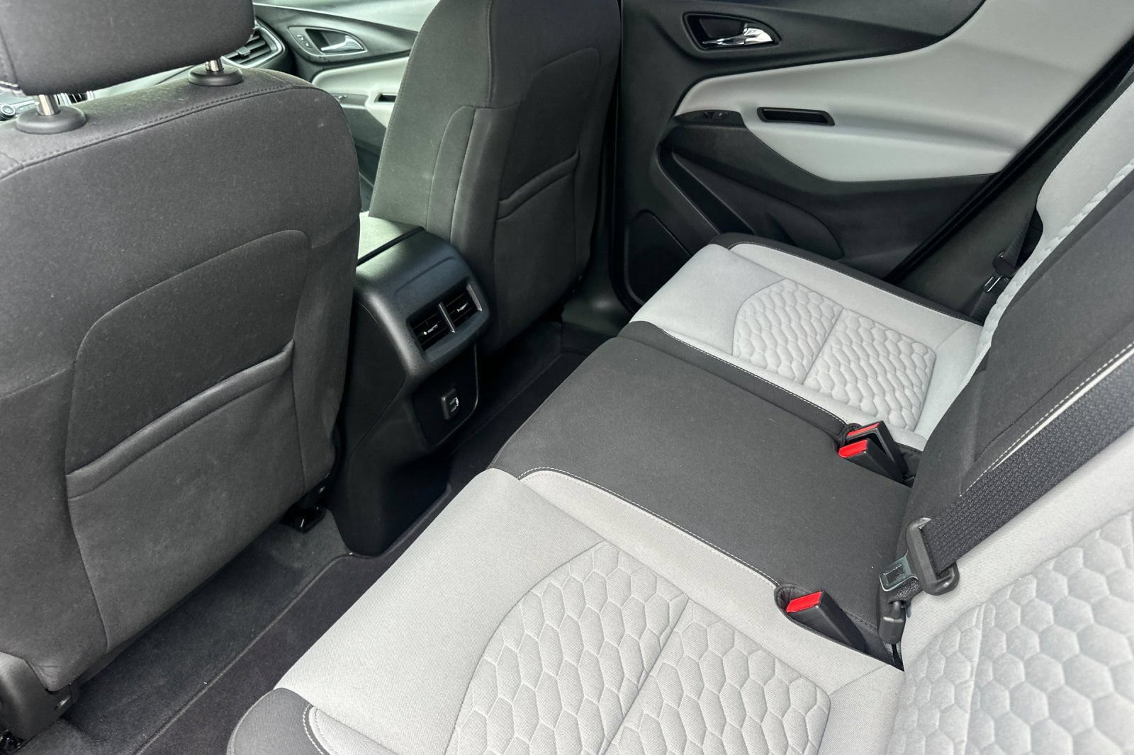 Used 2020 Chevrolet Equinox LS FWD image 14