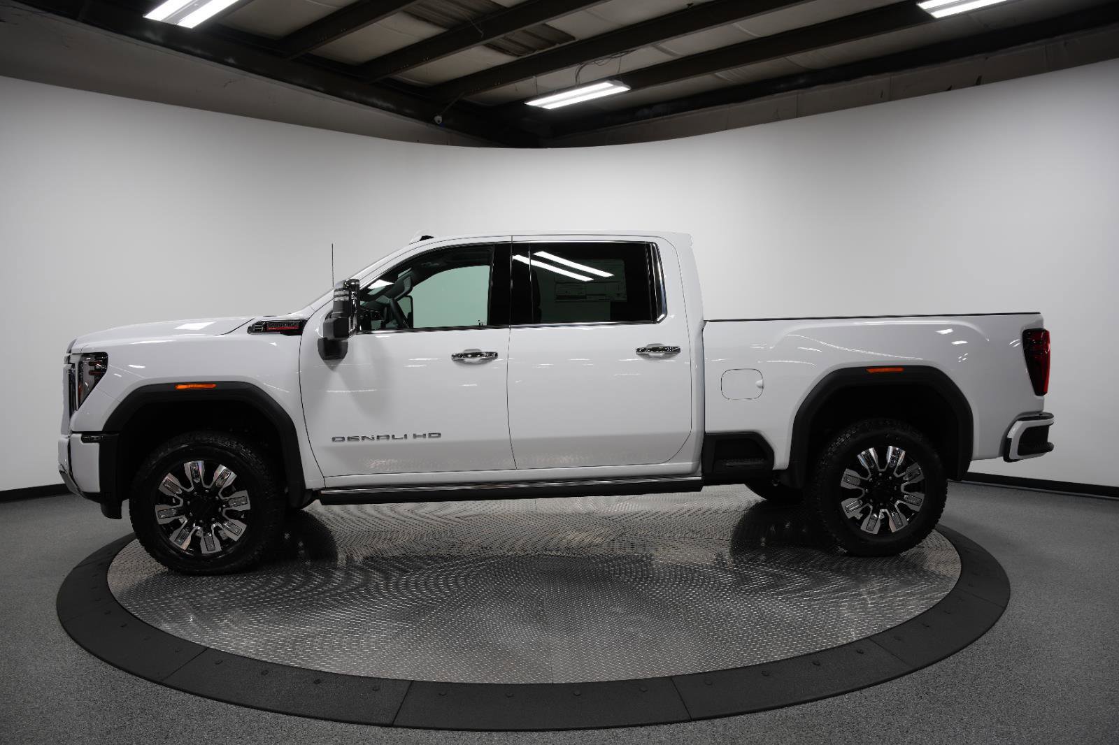 New 2025 GMC Sierra 2500 Denali w/ Denali Reserve Package image 7