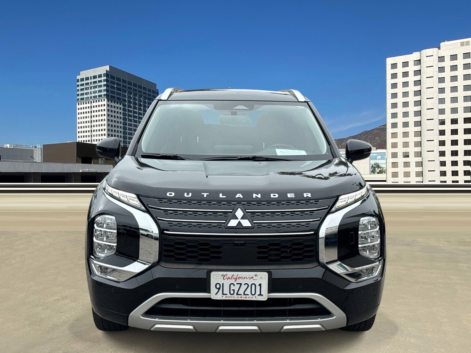 Used 2023 Mitsubishi Outlander SEL AWD/4WD image 2