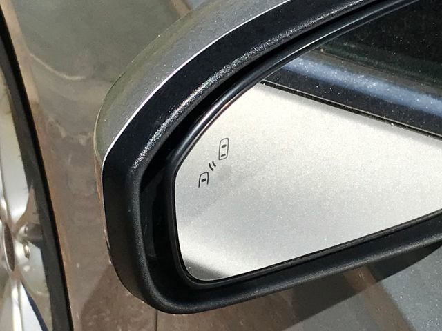 Used 2019 Ford Fusion SE FWD image 8