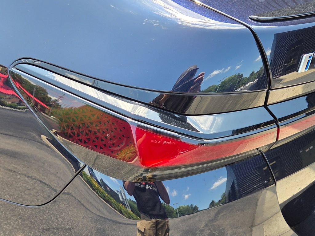 Used 2025 BMW i7 xDrive60 AWD/4WD image 28
