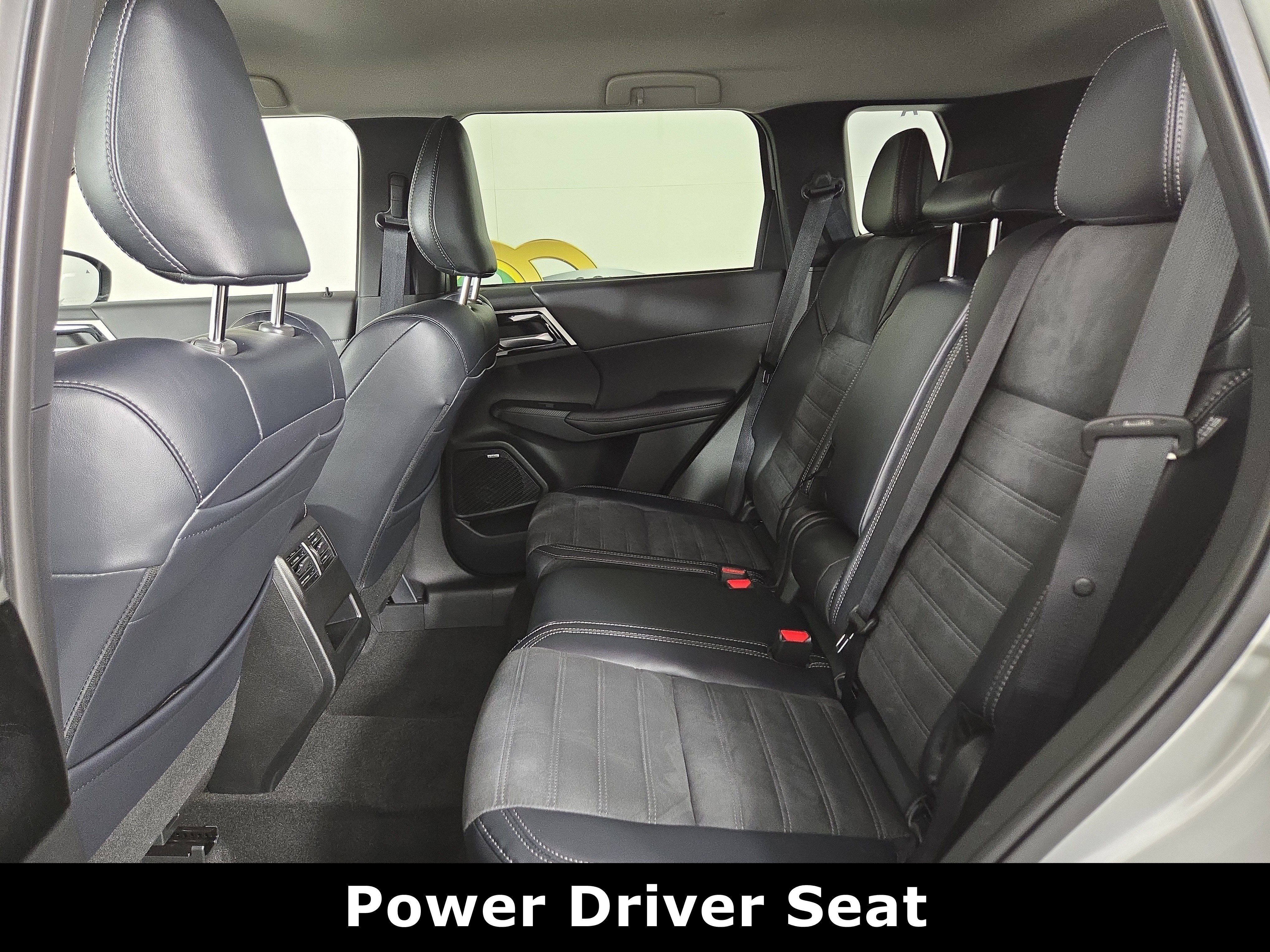 New 2026 Mitsubishi Outlander SE image 11