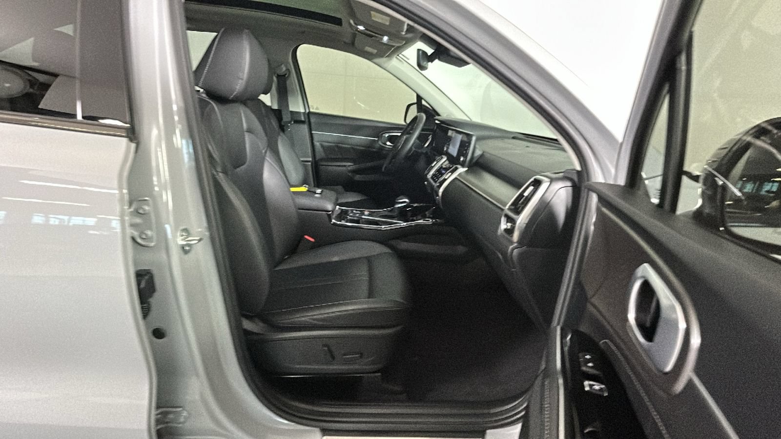 Used 2023 Kia Sorento SX AWD/4WD image 36