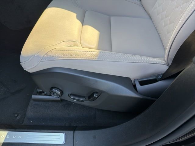 New 2026 Volvo XC90 B6 Plus w/ Protection Package Premier image 19