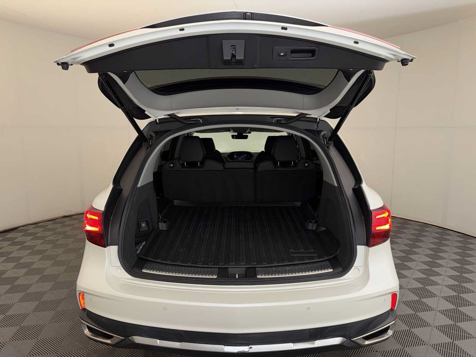 Used 2019 Acura MDX w/ Technology Package AWD/4WD image 22