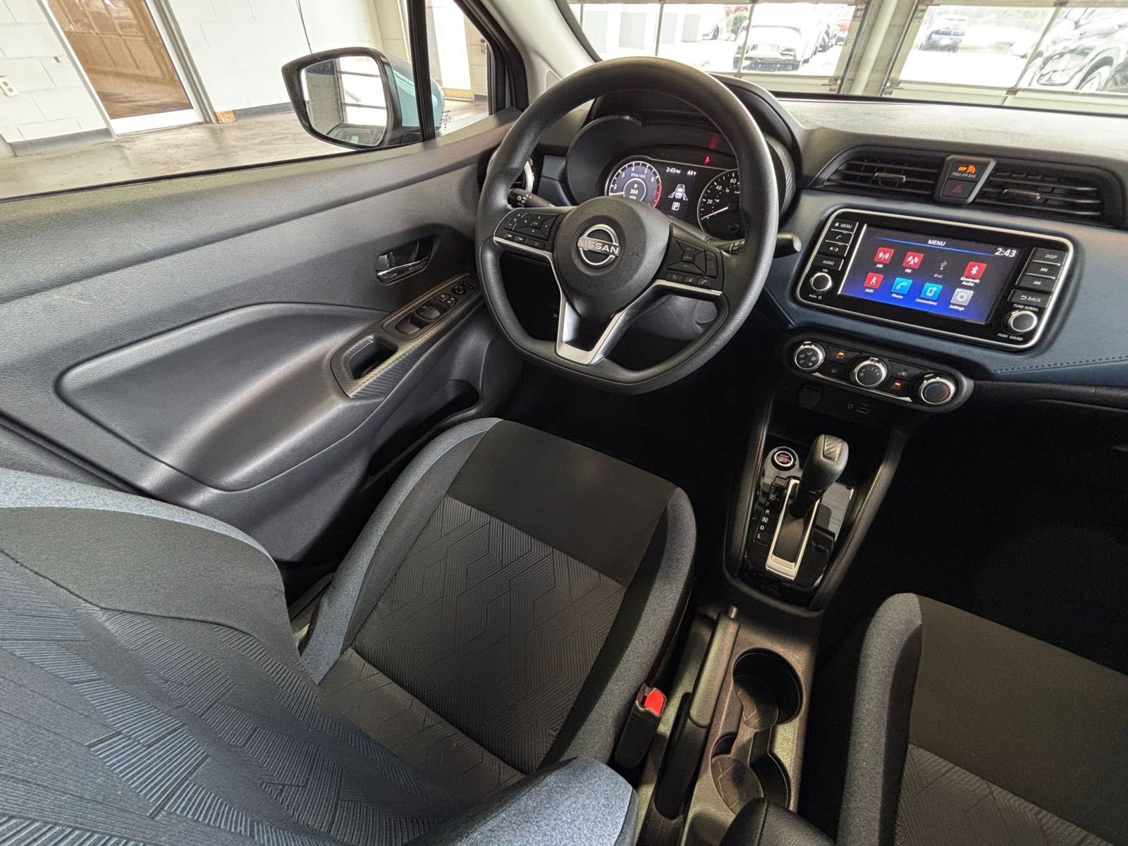 Used 2025 Nissan Versa SV image 33