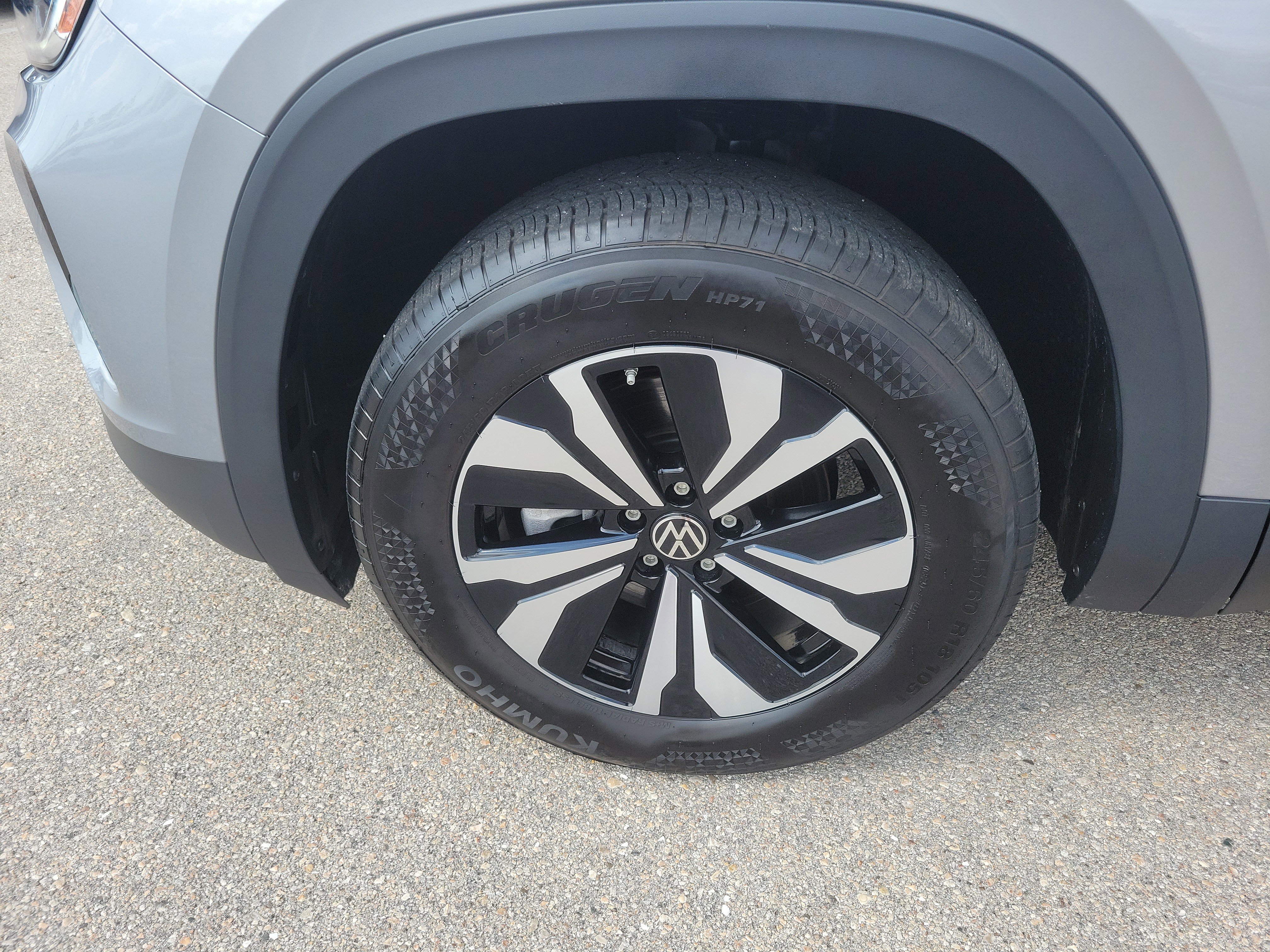 Used 2025 Volkswagen Atlas Cross Sport SE image 8