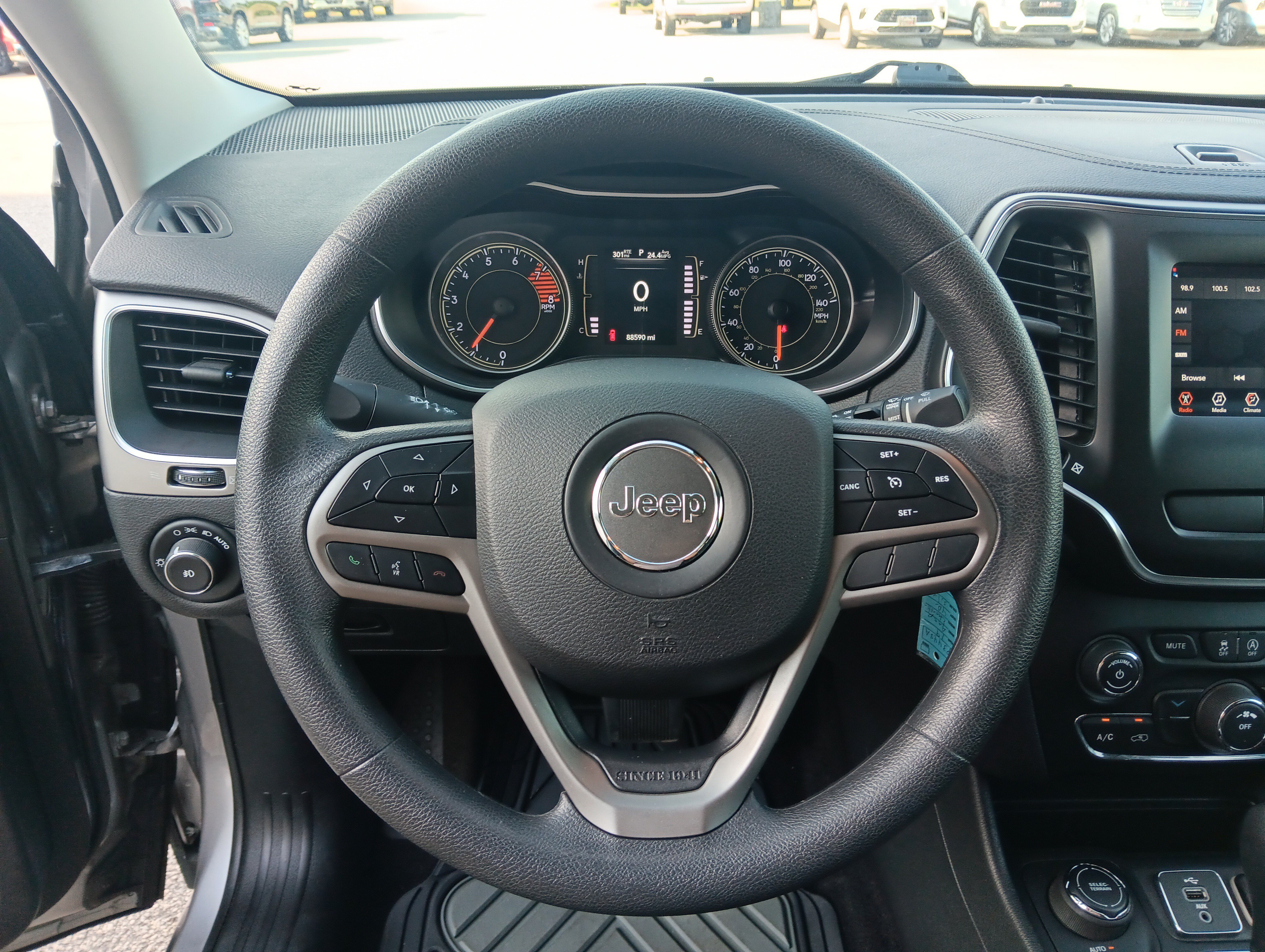 Used 2019 Jeep Cherokee Latitude w/ Popular Appearance Group AWD/4WD image 14