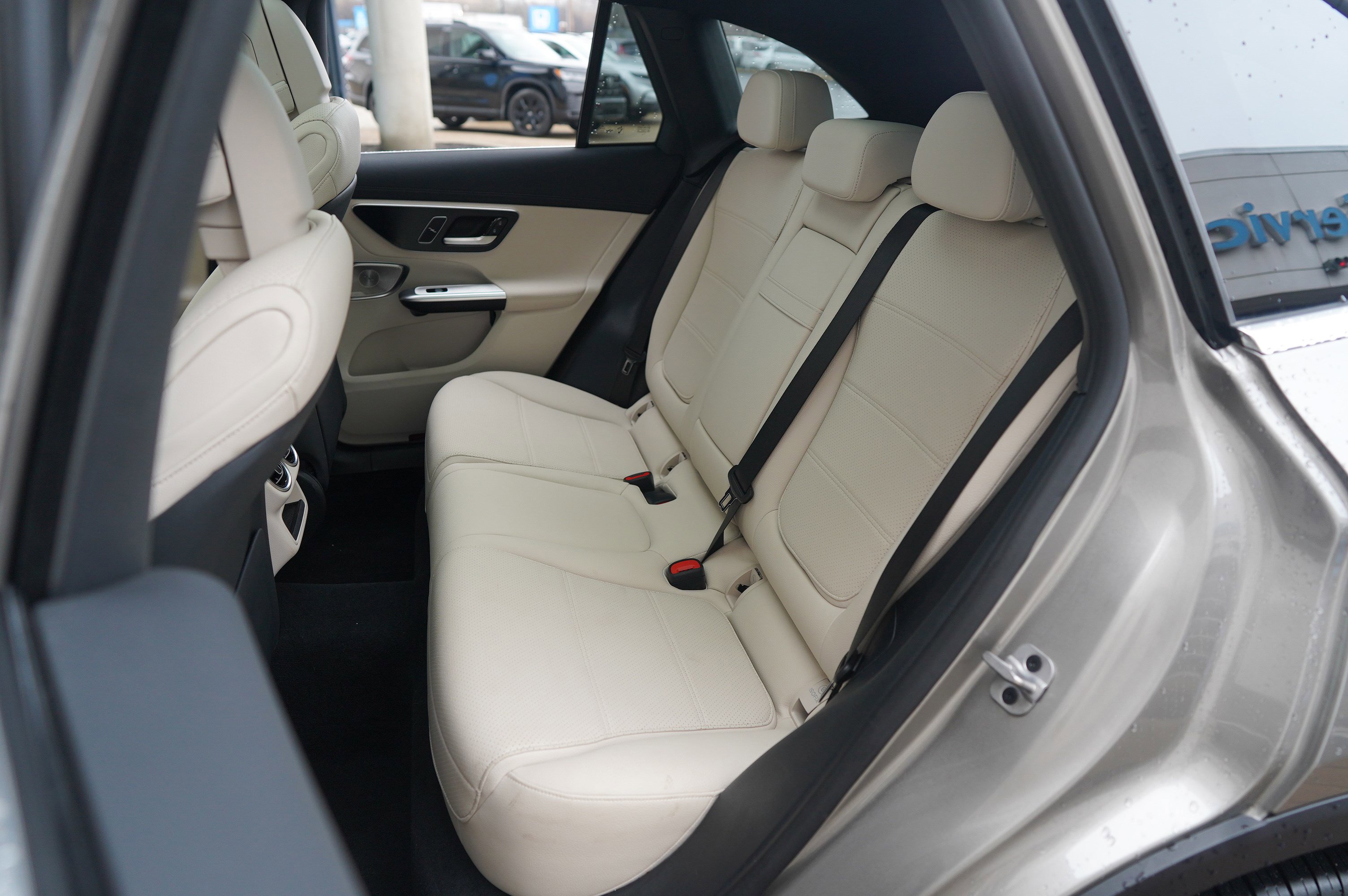 Used 2024 Mercedes-Benz GLC 300 4MATIC image 32