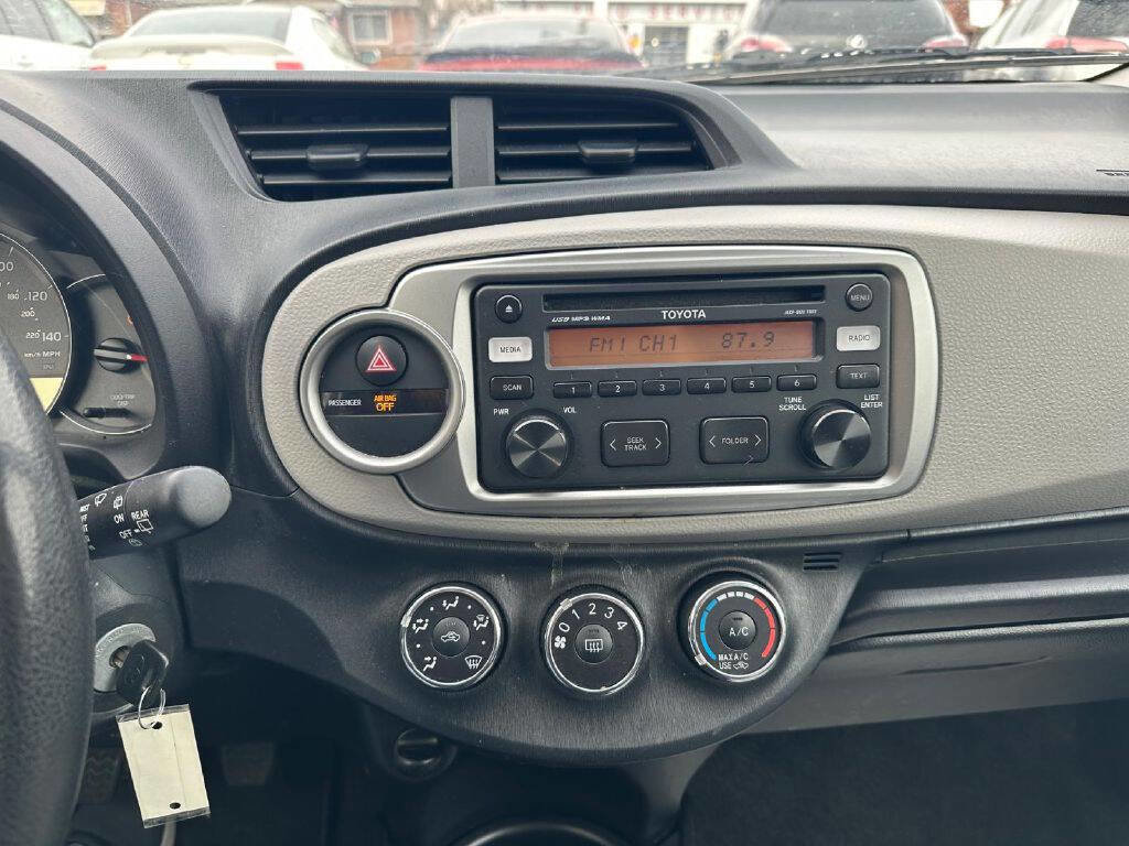 Used 2012 Toyota Yaris L image 15