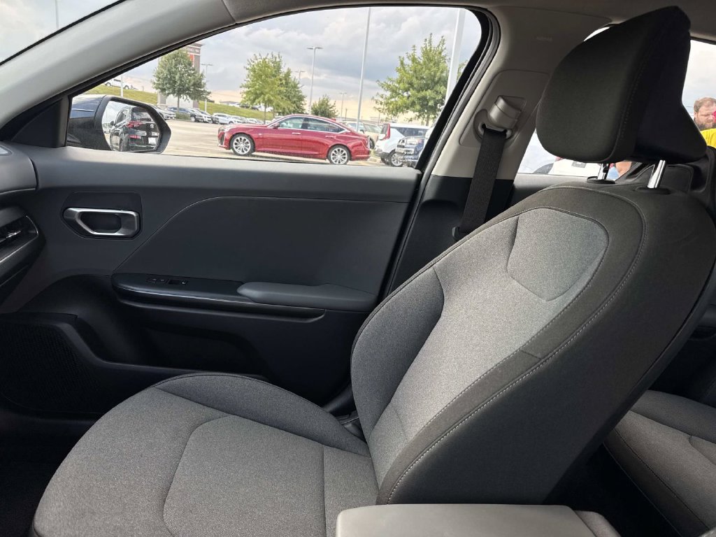 Used 2025 Kia K4 FWD image 22