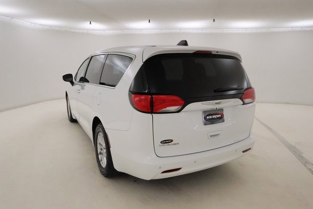 Used 2022 Chrysler Voyager LX image 27