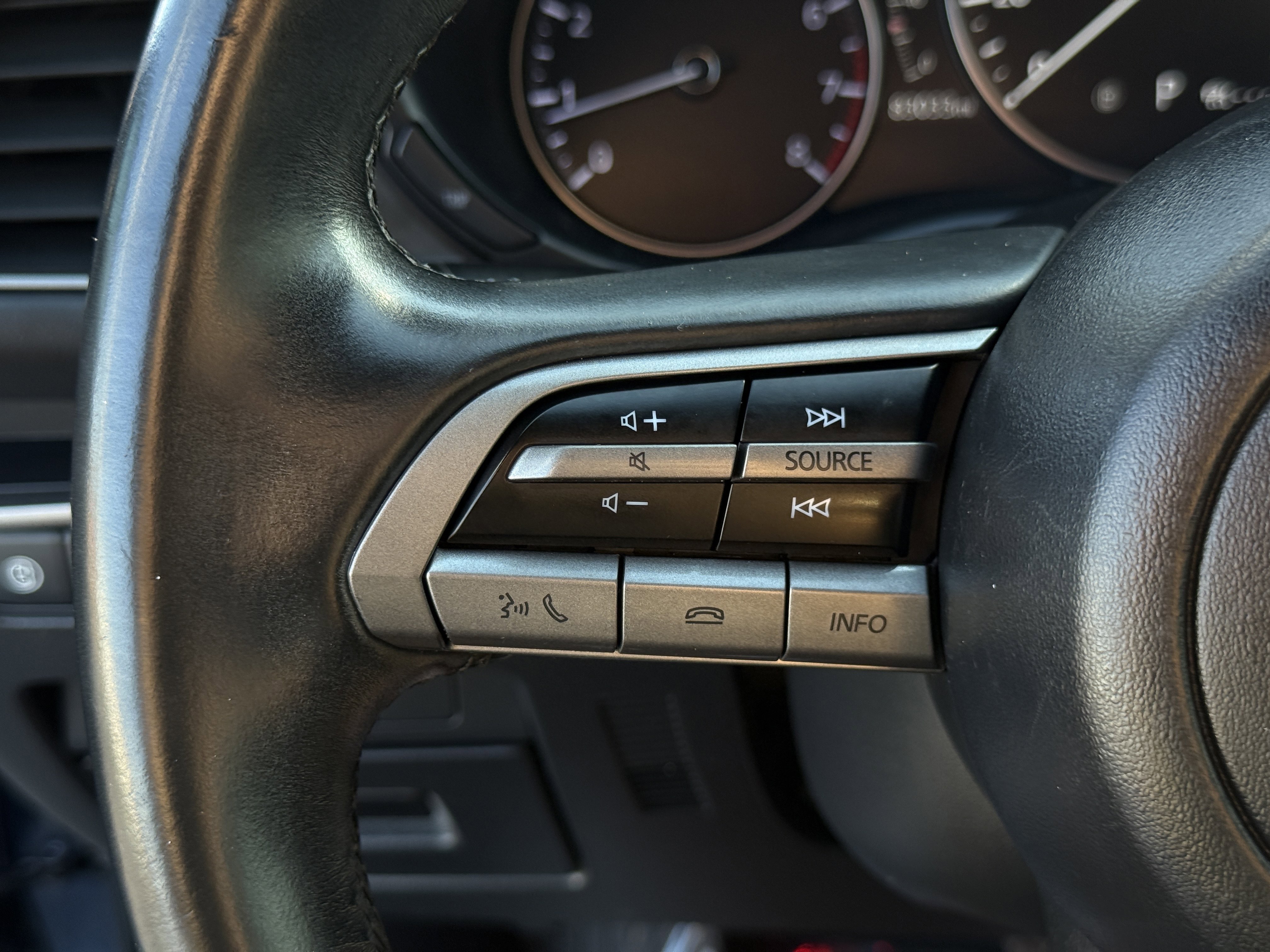 Used 2020 MAZDA MAZDA3 Hatchback image 17