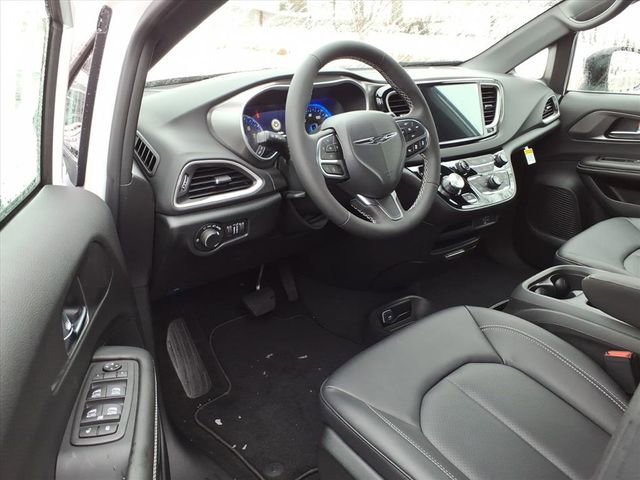 New 2026 Chrysler Voyager LX image 16