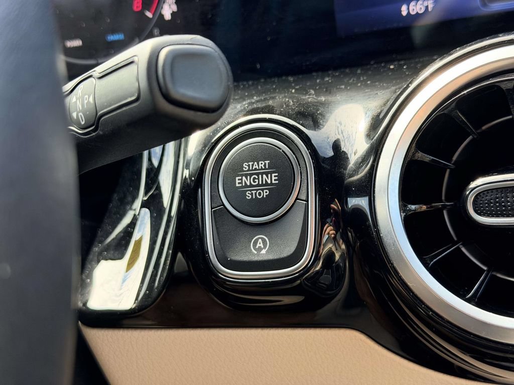 Used 2025 Mercedes-Benz GLA 250 4MATIC image 21