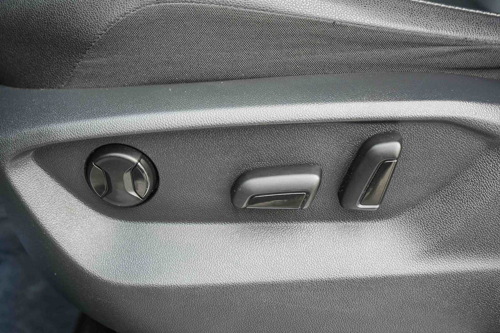 Used 2020 Volkswagen Tiguan SE R-Line image 17