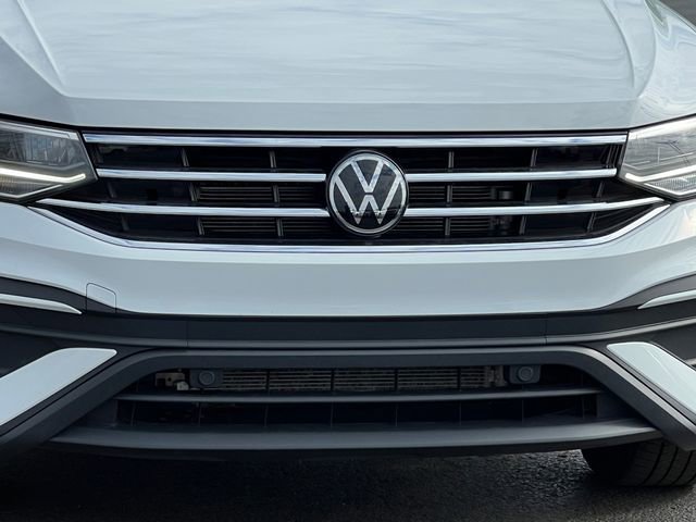 Used 2024 Volkswagen Tiguan SE image 40