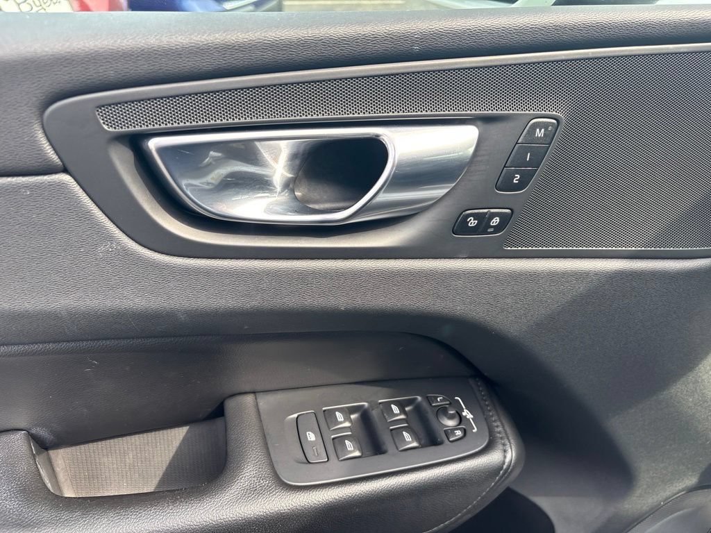 Used 2023 Volvo XC60 B5 Core w/ Climate Package AWD/4WD image 18