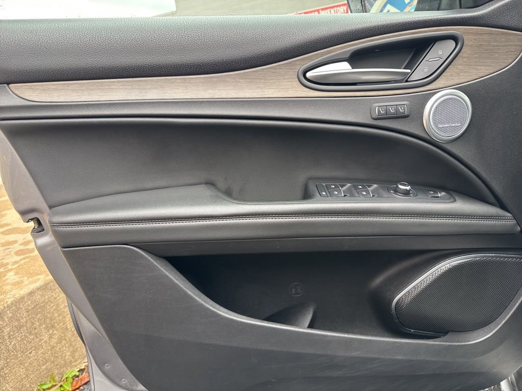 Used 2018 Alfa Romeo Stelvio Ti image 22