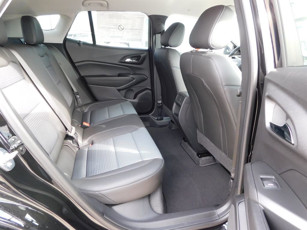New 2026 Chevrolet Trax LT w/ Driver Confidence Package FWD image 19