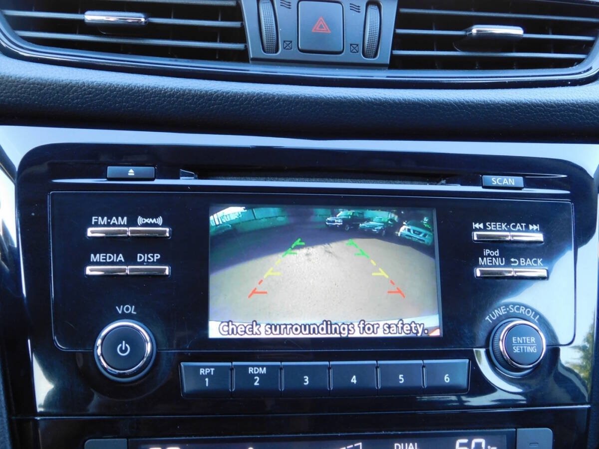 Used 2017 Nissan Rogue SV AWD/4WD image 11