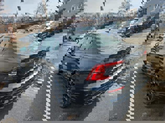 Used 2023 Volvo S60 T8 Plus image 4