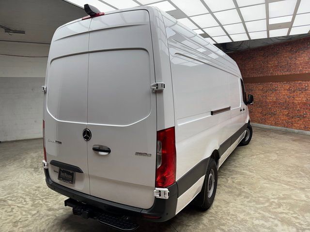 Used 2024 Mercedes-Benz Sprinter 2500 image 5