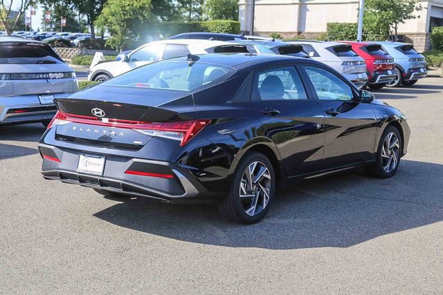 New 2025 Hyundai Elantra SEL FWD image 5