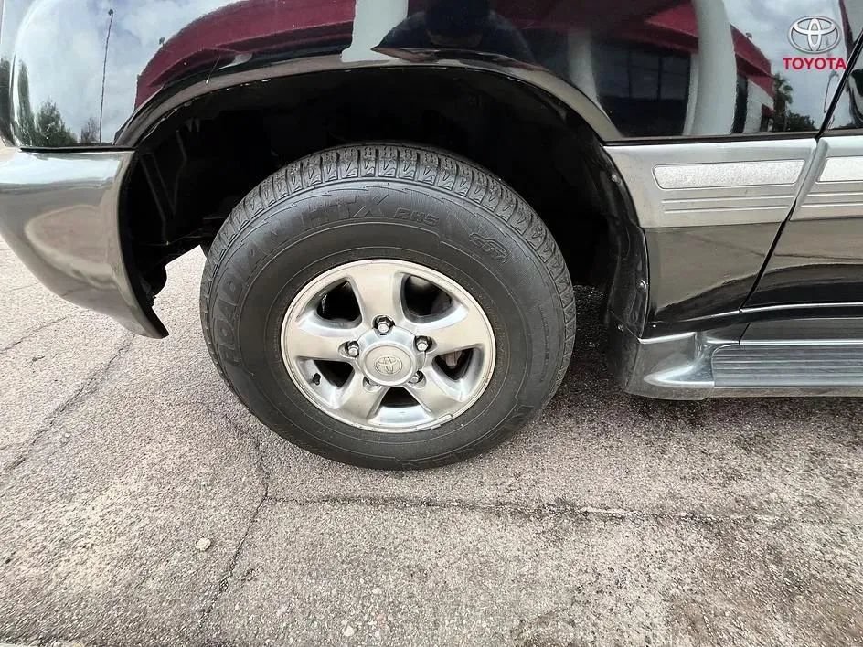 Used 2001 Toyota Land Cruiser AWD/4WD image 17